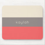 Coral Taupe Beige Colour Block Pattern met naam Muismat<br><div class="desc">Een trendy minimalistische vormgeving met een driekleurenblokpatroon in koraal,  taupe en zandbeige. Pas aan met jouw naam of andere gewenste tekst. Dit ontwerp is beschikbaar in een verscheidenheid van kleurencombinaties.</div>
