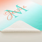 Coral White en Turquoise Ombre Monogrammed Sherpa Deken (3/4)