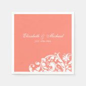 Coral White Flourish Swirl Gepersonaliseerde bruil Servetten (Voorkant)
