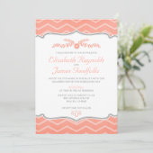Coral Zigzag Wedding Invitting Kaart (Staand voorkant)
