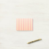 Corale en gele snoepjes strepen post-it® notes (Op bureau)