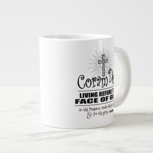 "Coram Deo" 20 oz JUMBO-Mok (zwart) Grote Koffiekop (Voorkant rechts)