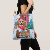 Corgi Dog in het sneeuwkersthondenhuis Tote Bag (Dichtbij)