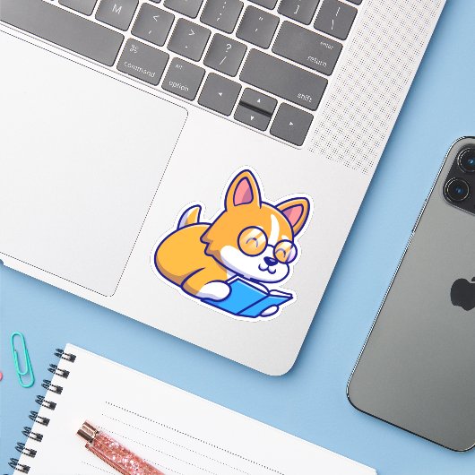 Corgi Dog Reading Book Sticker (Laptop met iPhone)