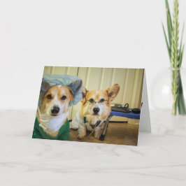 Corgi Dr. en verpleegster zorgen ervoor dat ze zic Kaart