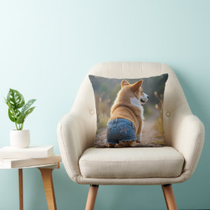 Corgi hond draagt blauwe jean shorts kussen