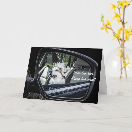 Corgi in Mirror Verjaardag Kaart (Gele Bloem)