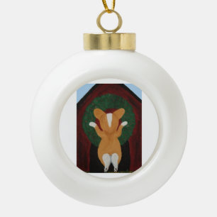 Corgi plaatst Kerstkrans op Hondenhok Keramische Bal Ornament