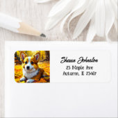 Corgi Puppy Dog Spelen In Herfst Bladeren Etiket (Insitu)