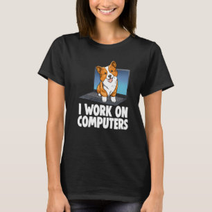 Corgi waar ik mee werk op Computers Vrouwen houde T-shirt