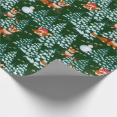 Corgis heeft plezier in het winterbos - groen cadeaupapier (Hoek)