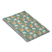 Corgis in de bergen Forest Pattern Notitieboek (Rechterzijde)