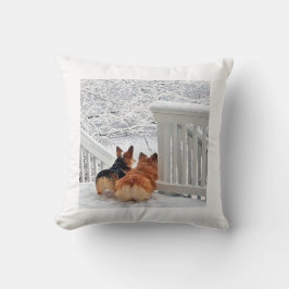 Corgis in de sneeuw kussen