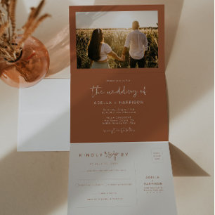 CORIANDER Boho Terracotta Burnt Oranje Weddenschap Drieluik Uitnodiging