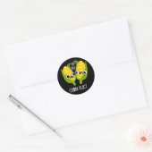 Corn-flict Funny Corn Pun Dark BG Ronde Sticker (Envelop)
