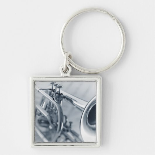 Cornet op muziekbladen sleutelhanger (Voorkant)