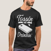 Cornhole Player Tosssing and Drinking Beer Tosser  T-shirt (Voorkant)