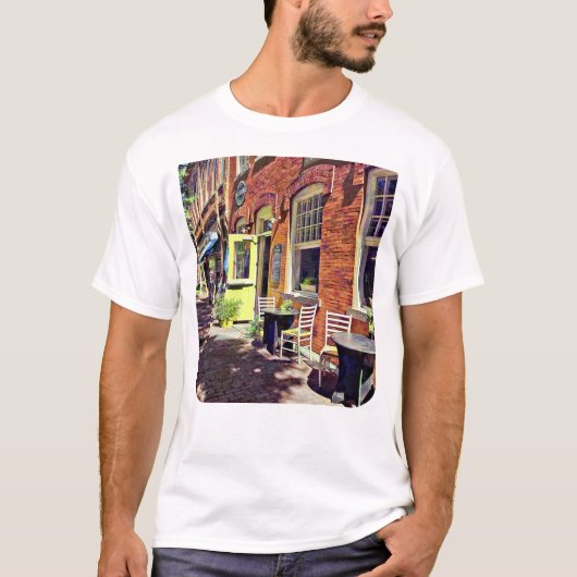 Corning NY - Restaurant met Open Deur T-shirt (Voorkant)