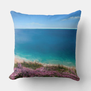 Cornish cliff top uitzicht van zee met roze bloeme kussen