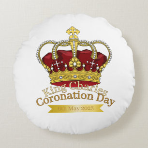 Coronationele dagkroon rond kussen