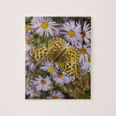 Coronis Fritillary op Aster Bloemen bij Grand Teto Legpuzzel (Verticaal)
