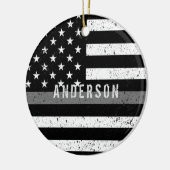 Correcties met dunne grijze lijn met naam keramisch ornament (Links)