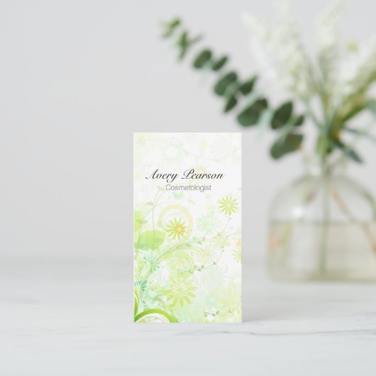 Cosmetoloog Elegant Pastel Groene Bloemen Swirls Visitekaartje (Staand voorkant)