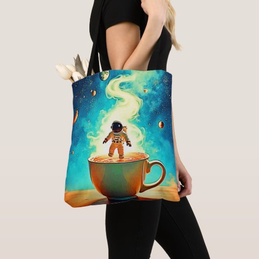 Cosmic Brew: Astronaut's Coffee Dream Tote Bag (Dichtbij)