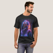 : "Cosmic Glow Graphic T-shirt – Futuristische Mod (Voorkant volledig)