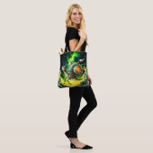 Cosmic Steampunk Slakkenvogel – Neon Droom Schepse Tote Bag (Op model)