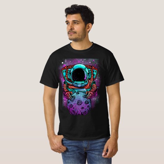 Cosmic Voyager T-shirt - Astronaut & Moon Retro Sc (Voorkant volledig)
