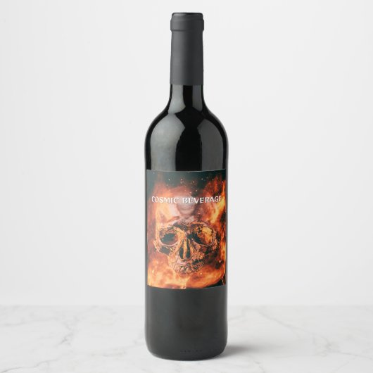 Cosmische drank. Vlammende schedel in de ruimte Wijn Etiket (Voorkant)