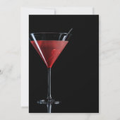 Cosmopolitan cocktail met kers op zwart kaart (Achterkant)