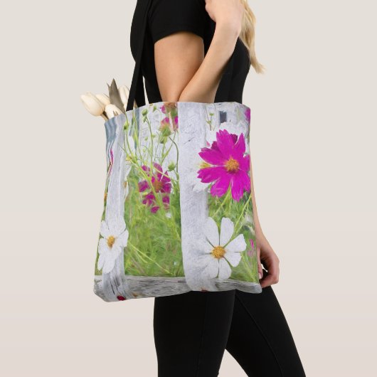 Cosmos Flower Garden Tote Bag (Dichtbij)