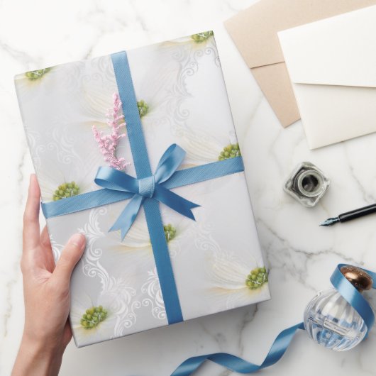 Cosmos flower op White Wedding Elegance Cadeaupapier (Geschenken)