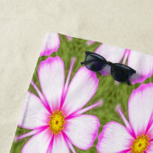 Cosmos Flowers Pattern Strandlaken (In situ)