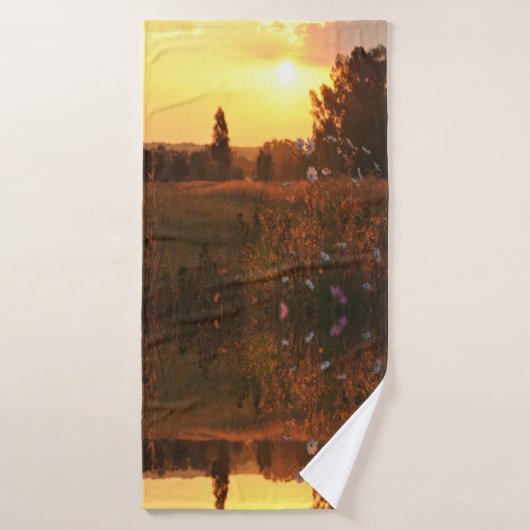 Cosmosbloemen bij zonsondergang bad handdoek (Badhanddoek)