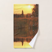 Cosmosbloemen bij zonsondergang bad handdoek (Handdoek)