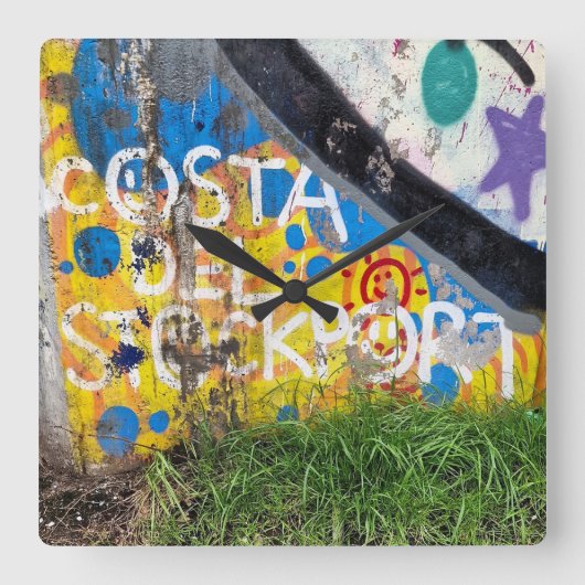 Costa Del Stockport Vierkante Klok (Voorkant)