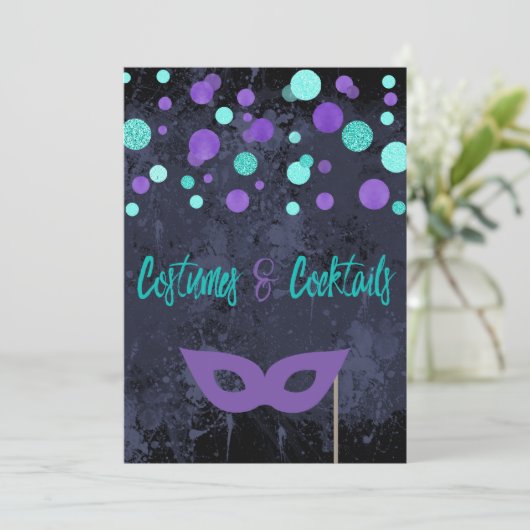 Costumes en Cocktails Halloween Party Invitation Kaart (Staand voorkant)