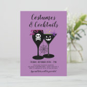 Costumes en Cocktails Paarse Halloween Party Kaart (Staand voorkant)