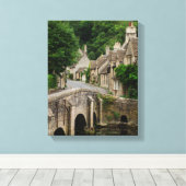Costwolds stad Kasteel Combe verticale canvas prin Afdruk (Insitu (Houten vloer))