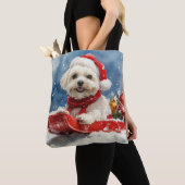 Coton De Tulear in Sledge Laat het Sneeuw Kerstmis Tote Bag (Dichtbij)