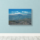 Cotopaxi en Quito Canvas Afdruk (Insitu (Houten vloer))