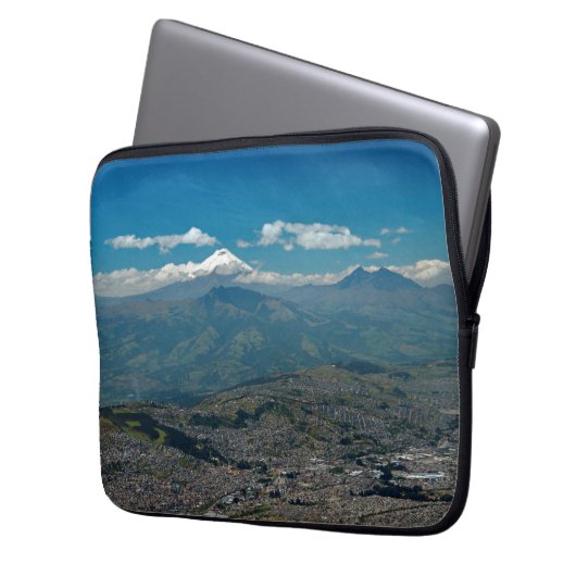 Cotopaxi & Quito, Ecuador Laptop Sleeve (Voorkant Links)