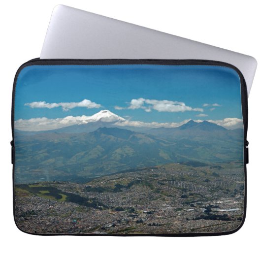 Cotopaxi & Quito, Ecuador Laptop Sleeve (Voorkant)
