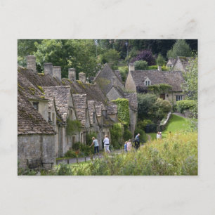 Cotswold stenen cottages in het dorp van briefkaart