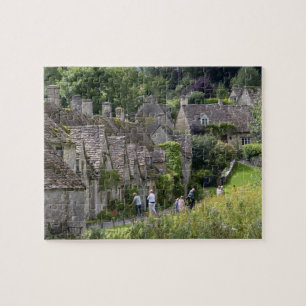 Cotswold stenen cottages in het dorp van legpuzzel