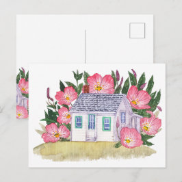 Cottage aan de kust en roze wilde bloem ansichtkaa briefkaart