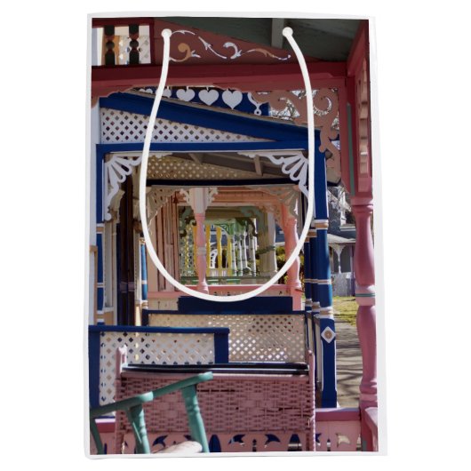 Cottage After Cottage - Martha's vintuin Medium Cadeauzakje (Voorkant)